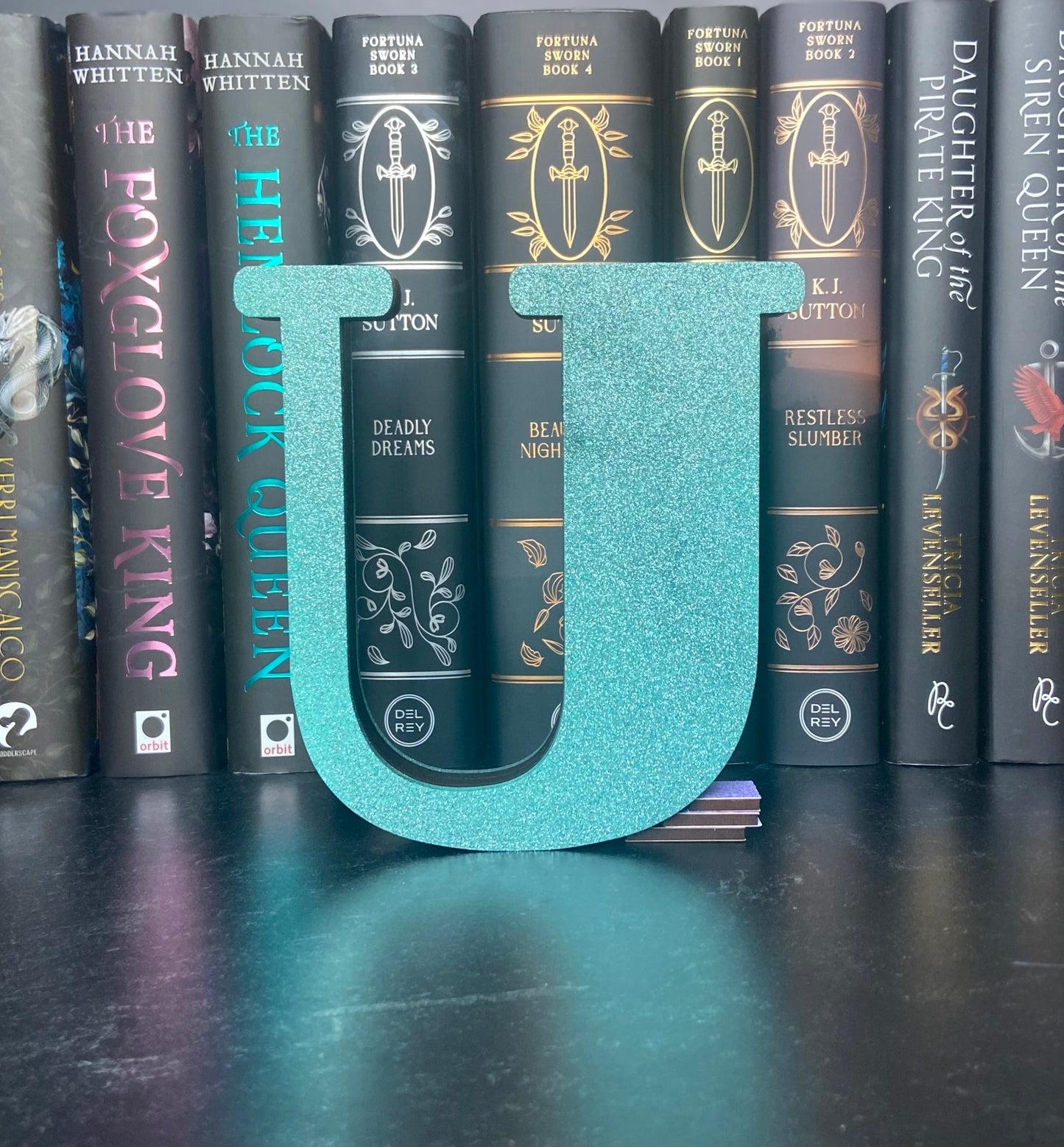 Letter U