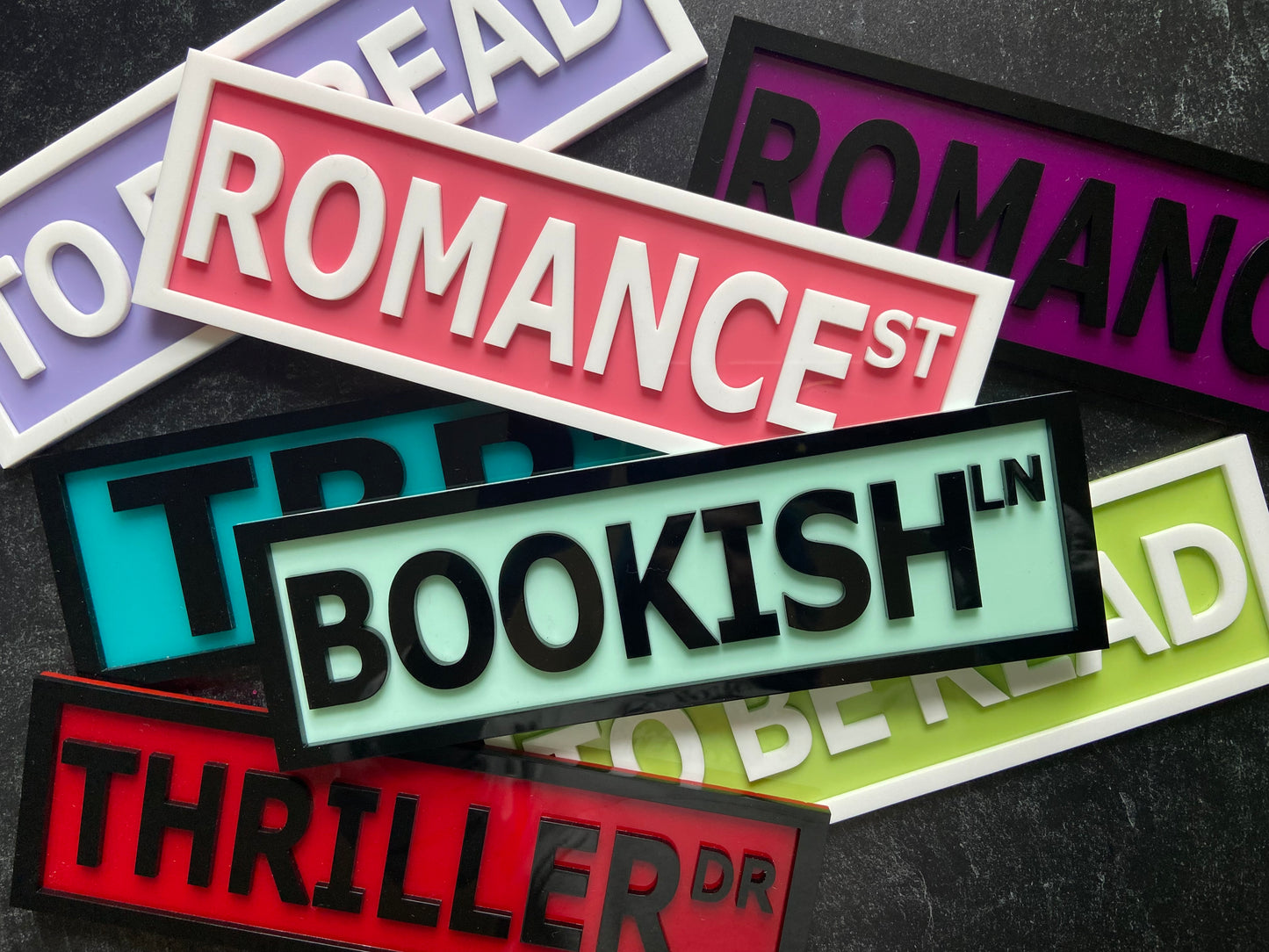 Bookish Ln (Solid)